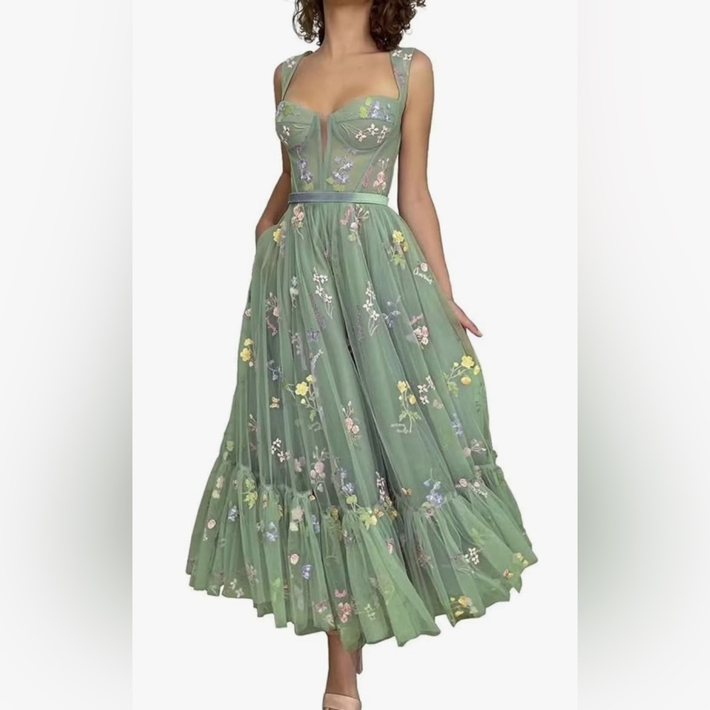 Amazon Fivsole Spaghetti Strap Prom Dress; Dress with bustier; green; size 4